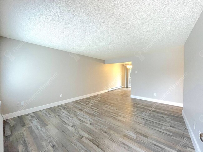 Building Photo - 2 BR in Redmond w/ huge yard