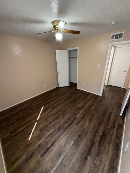 Building Photo - 3240 Bonnie Dr