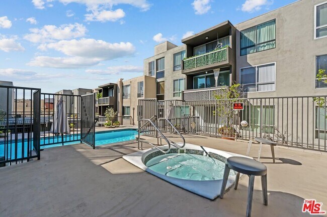 Building Photo - 1745 Camino Palmero St