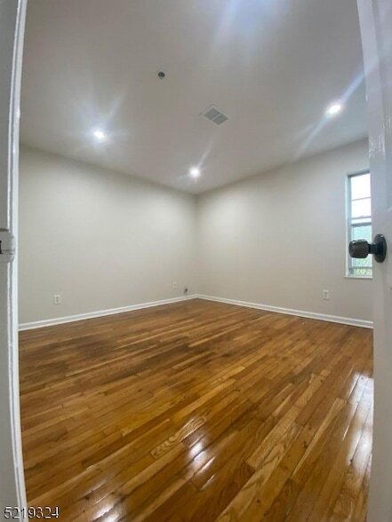 Building Photo - 1427 S Wood Ave