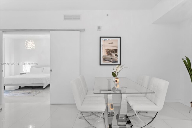 Building Photo - 1010 Brickell Ave
