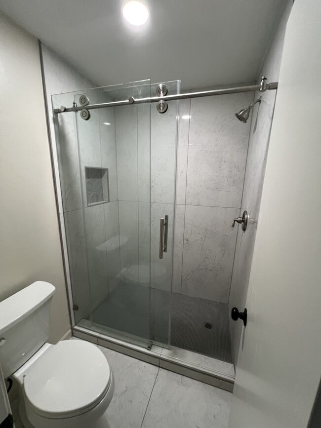 Building Photo - 1635 Ainsdale Dr