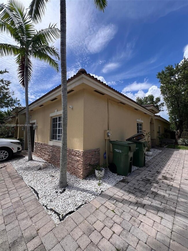 Building Photo - 3353 NE 11th Dr