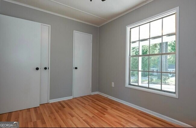 Building Photo - 300 Martin Cir