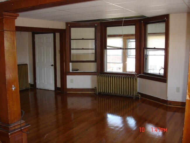 Primary Photo - Wonderful 4 Bedroom Student Housing!