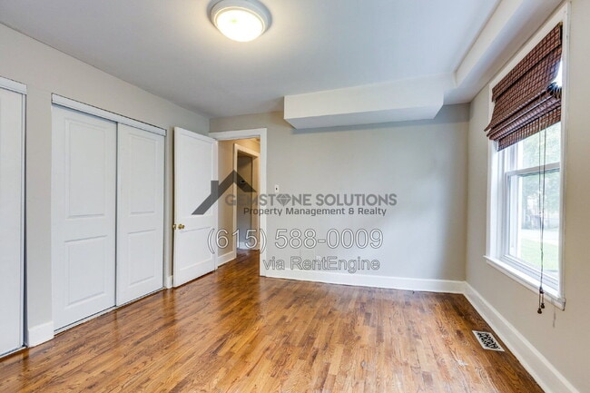 Building Photo - 715 Park Cir