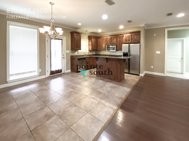 Building Photo - 9426 Sanibel Loop