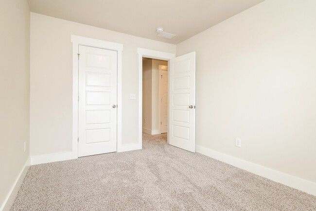 Building Photo - Townhome in Simpsonville!