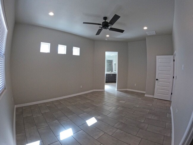 Building Photo - 3729 Santa Clarita Ave