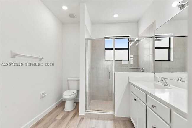 Building Photo - 125 SE 34th Terrace