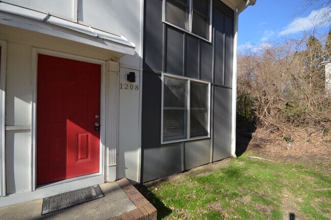 Building Photo - 1208 Carlton Ave