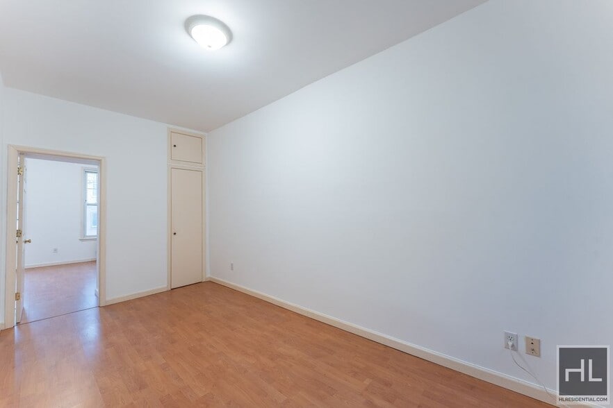 Building Photo - 41 STREET