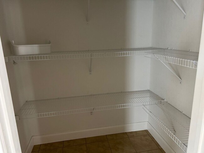 Building Photo - 3 Bedroom/2.5 Bath Home Kingsport, TN