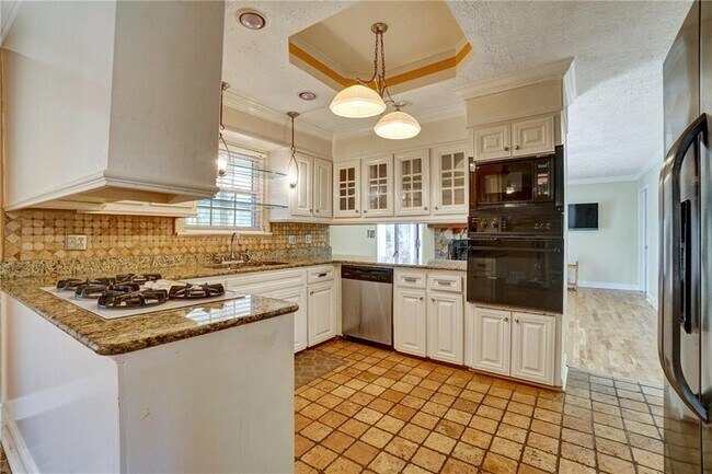 Building Photo - 648 Cativo Dr SW