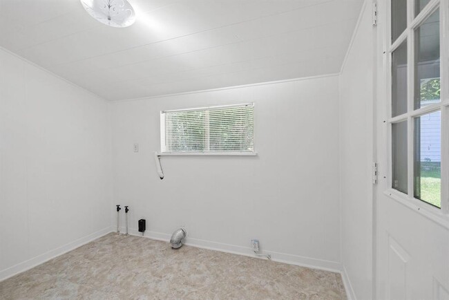Building Photo - 1671 E Pine Lake Cir