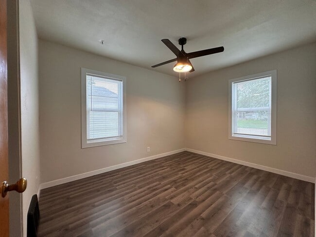 Building Photo - Recently Renovated Single Family Home Avai...