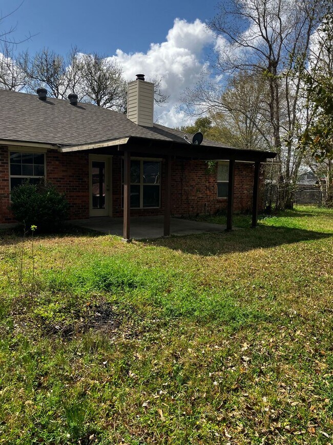 Building Photo - Charming 3-bedroom, 2-bathroom home