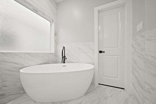 Building Photo - 507 Carl St