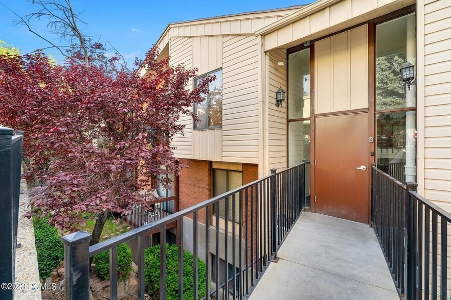 Building Photo - 425 S 1000 E