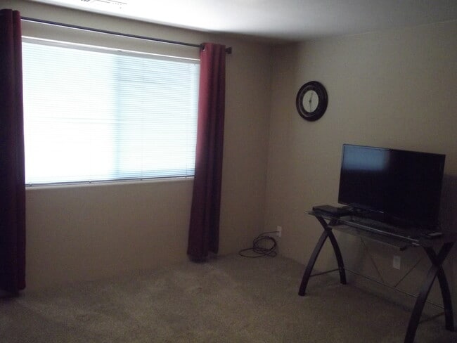 Building Photo - NIce Home