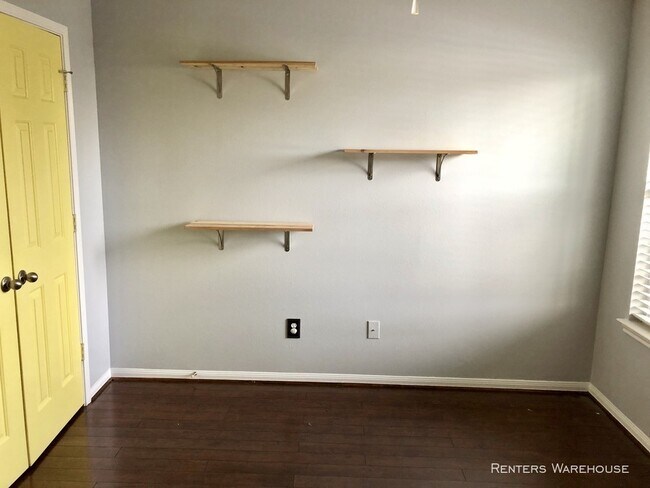 Building Photo - Stunning 3/2.5 townhome in Dominion Estates