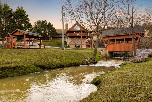 Building Photo - 1810 Trout Way