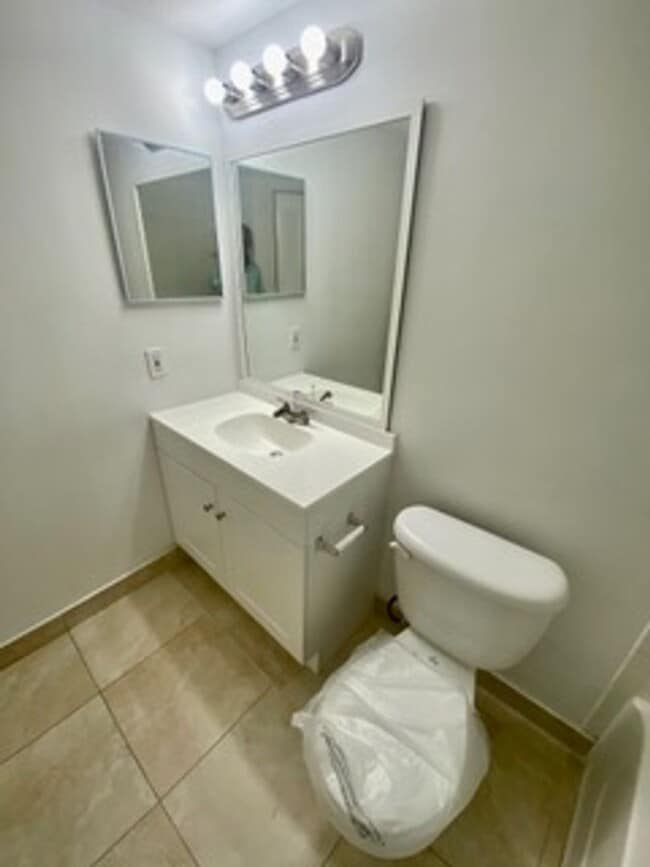 Building Photo - Boynton Beach Condominium