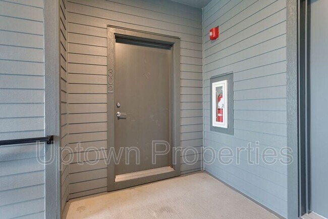Building Photo - 3563 N Gantenbein Ave