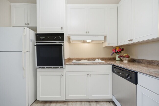 Building Photo - 418 Whitehall Rd