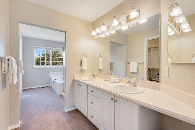 Building Photo - 2408 Pierce Ct