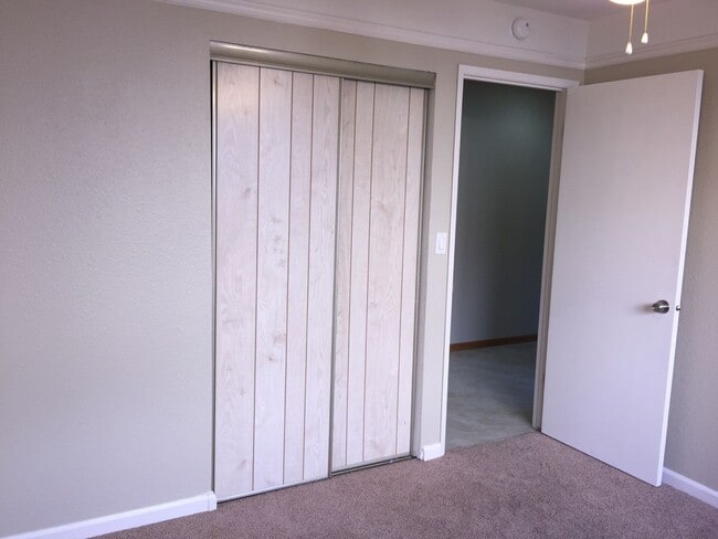 Building Photo - Clean Large 4 Bedroom 2 Bathroom Home For Rent - Section 8 Vouchers Accepted.