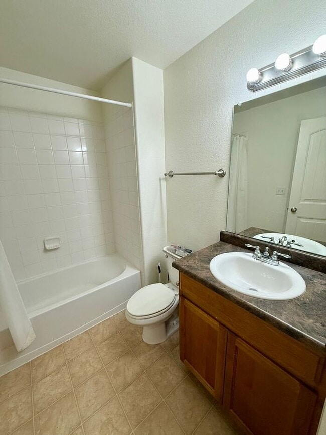 Building Photo - Well Maintained 4 Bed, 3 Bath Home in Anderson Farm!