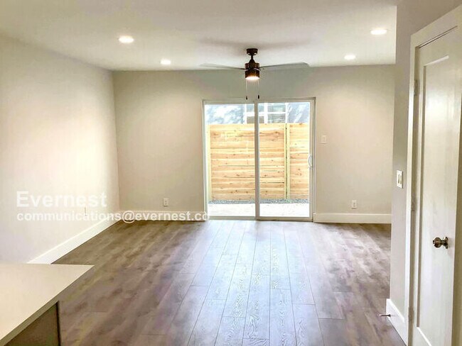 Building Photo - 3804 Southway Dr