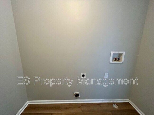 Building Photo - 5363 Shamus Dr