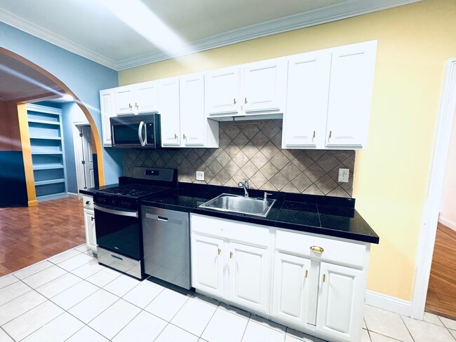 Building Photo - 63 Van Reypen St