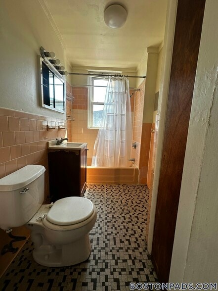 Building Photo - 126 Warren St