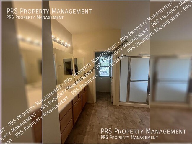 Building Photo - 576 E Julian Dr