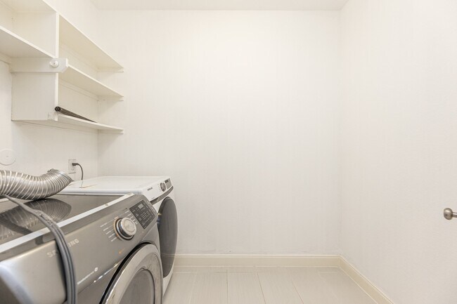 Building Photo - 25514 Kearsley Dr