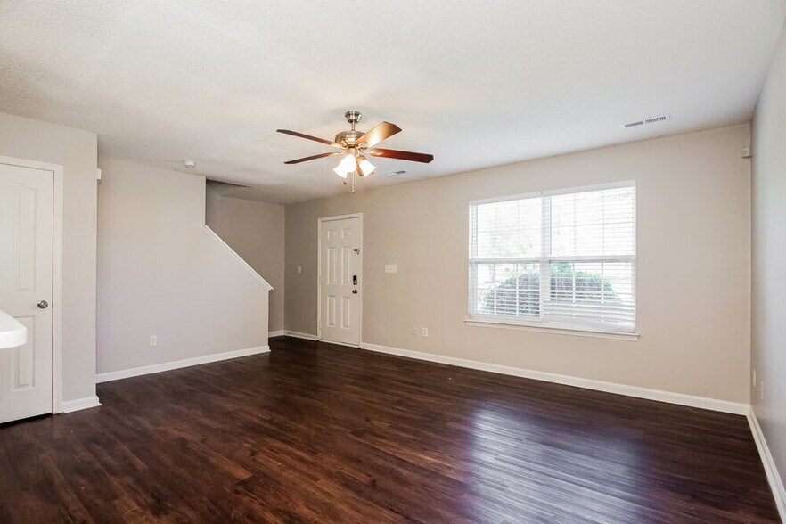 Building Photo - 11202 Northwoods Forest Dr