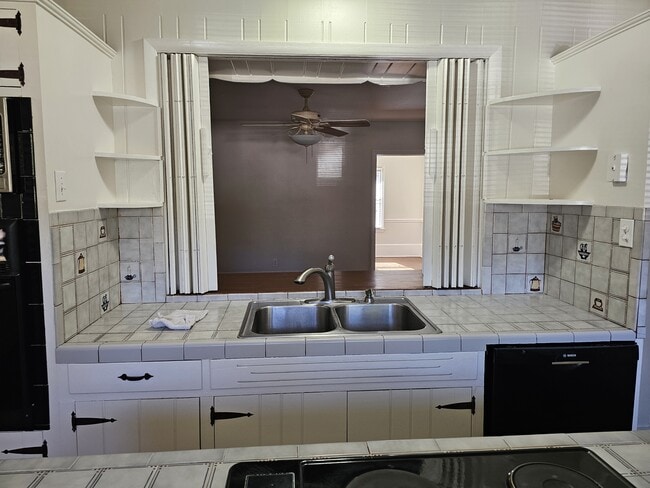 Building Photo - 1222 N Ridge Ave