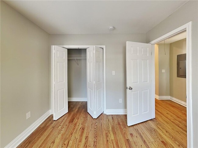 Building Photo - 1439 Westmont Rd SW