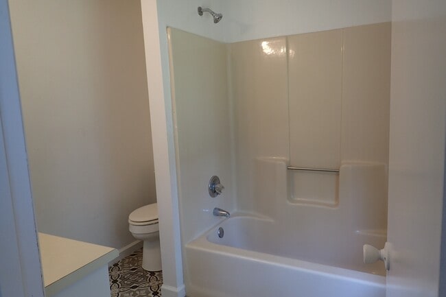 Building Photo - 2224 Pin Oak Cir