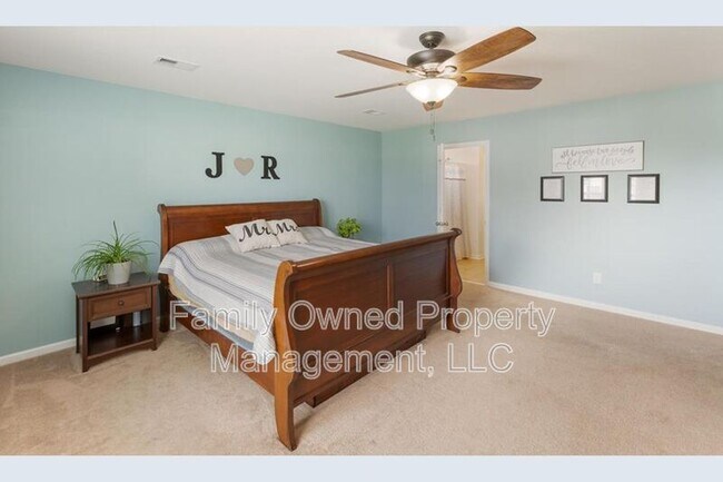 Building Photo - 159 Meadow Wood Rd