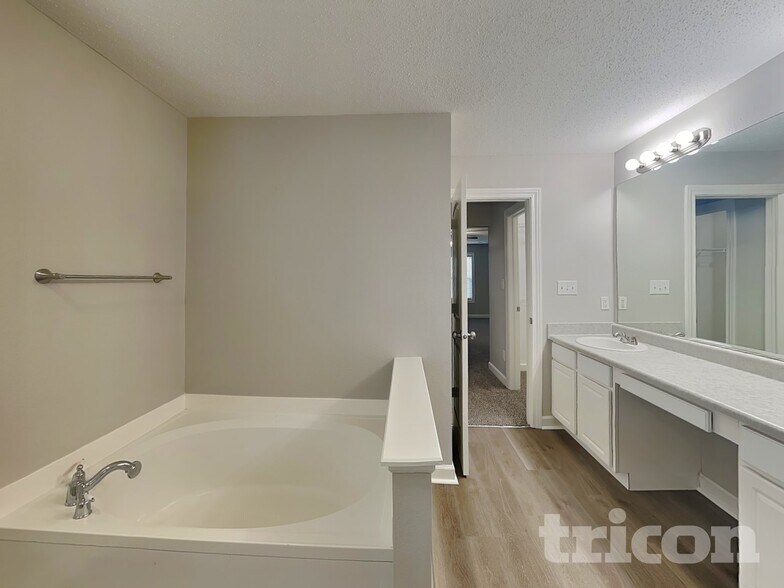 Building Photo - 5330 Basin Park Dr