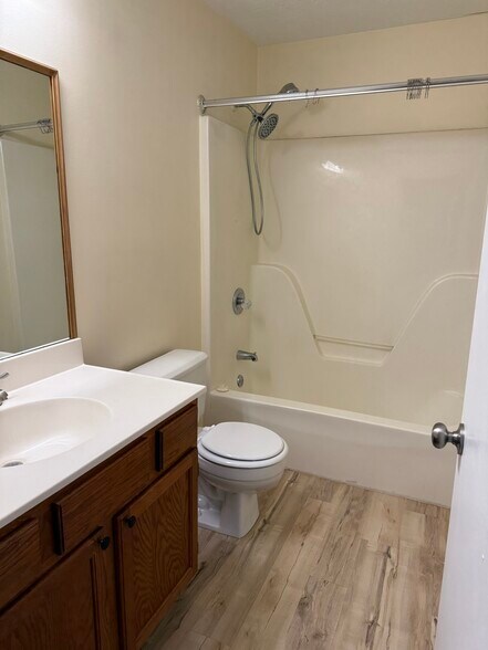 Building Photo - 4512 Hooks Ln