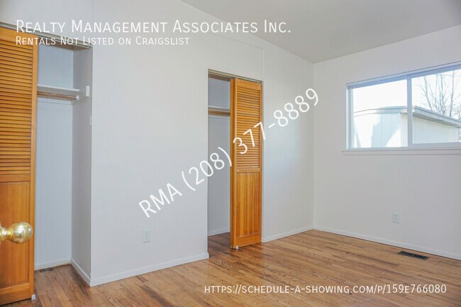 Building Photo - 2 Bedroom Duplex Between 32nd & 33rd St in...