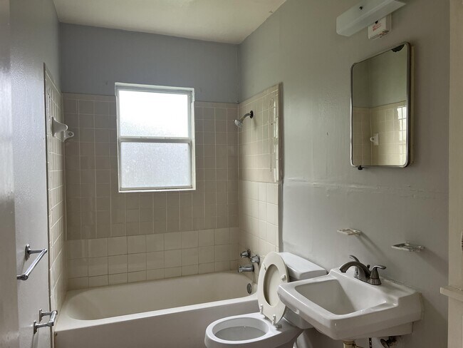 Building Photo - 1014 French St