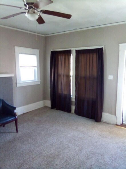 Building Photo - 2705 E Market St