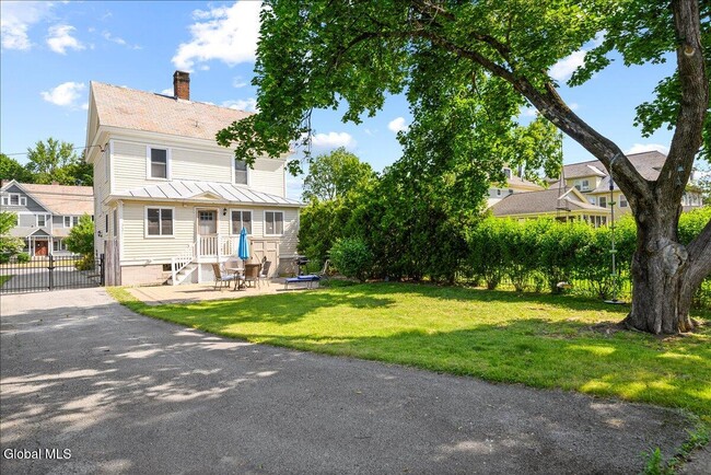 Building Photo - 162 Lake Ave