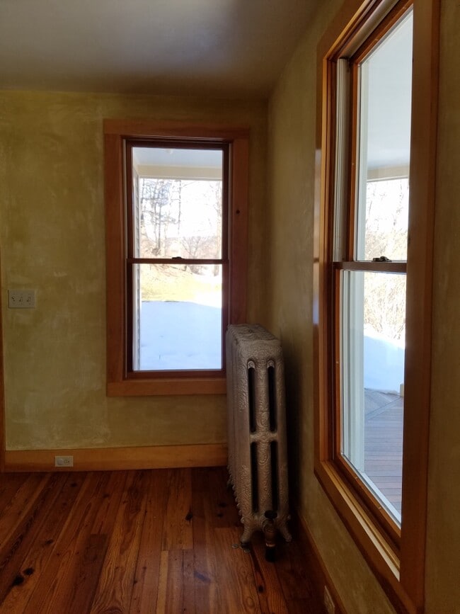 Building Photo - 143 Railroad Ave